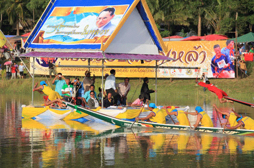เรือเทพนทีทองเข้าร่วมการแข่งขันขึ้นโขนชิงธงคลองหัววังพนังตัก 55