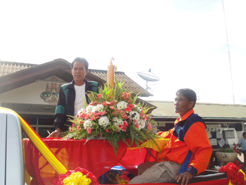 อบต.ท่าข้าม ถวายเทียนพรรษา